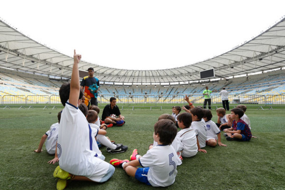 festinha-joca-futebol-club-azul-branco-13
