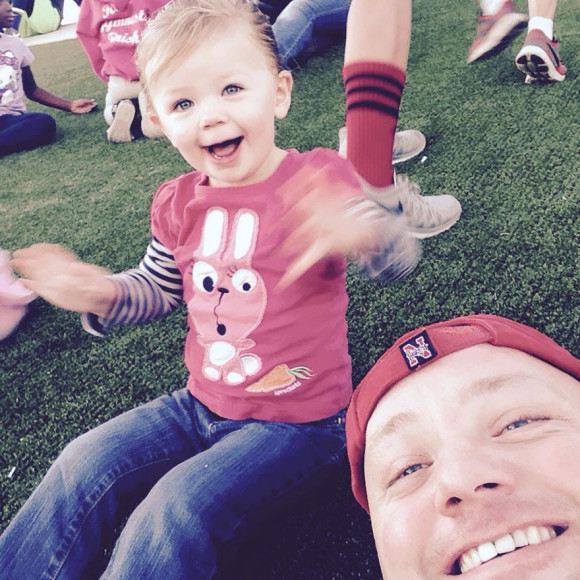 pai-solteiro-faz-escola-de-beleza-para-cuidar-do-cabelo-da-filha-7